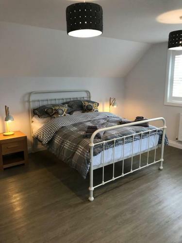 High Specification Coach House, Ebford.