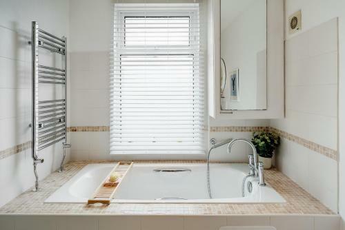 Nomi Homes - Exeter - Bookdirect - Central - Beach - Wifi