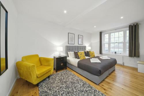 Villa Eton House - Luxury Accommodation, Free Parking, Central Location