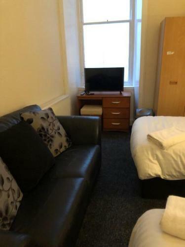 Bed & Breakfast Renfrew Rooms At City Centre