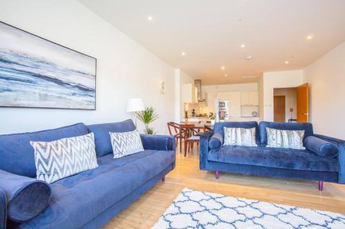 Large 2 Bed Apartment In Great Riverside Location