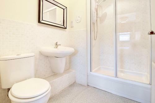 South Side Pleasance Apartment