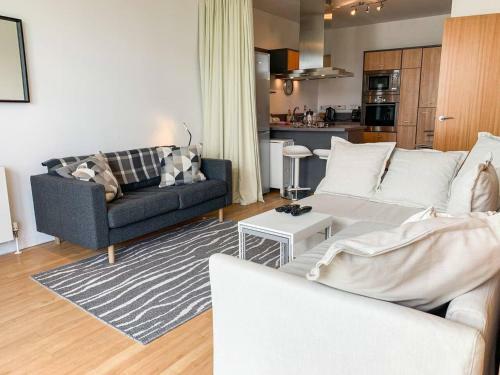 Secc Hydro Luxury Waterfront Apartment