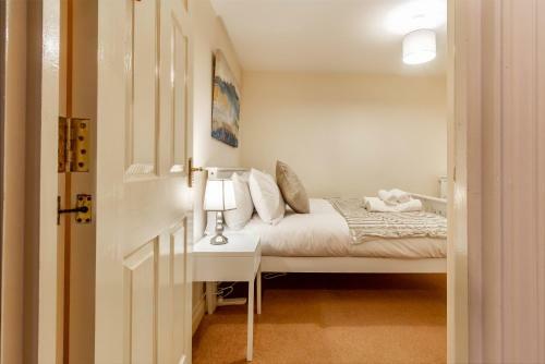 Apartment 4 Hillbrook House, Malvern - Guest Homes