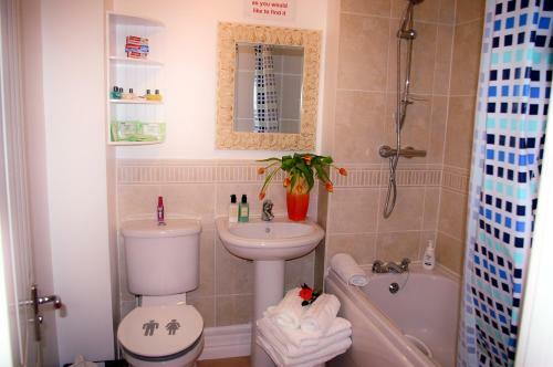Ladysmith House - 4 Bedrooms - Full House