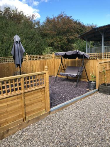 Charming 1-bed Chalet In Cheltenham