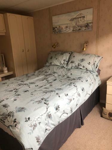 Charming 1-bed Chalet In Cheltenham