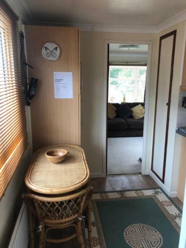 Charming 1-bed Chalet In Cheltenham