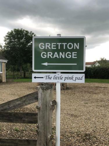 Charming 1-bed Chalet In Cheltenham