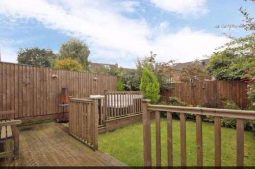 Charming 3-bed House In Harrogate With Hot Tub