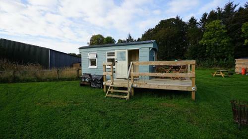 Showman's Hut Westcote