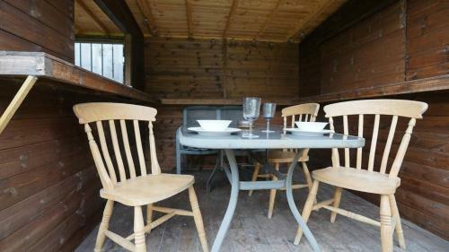 Showman's Hut Westcote
