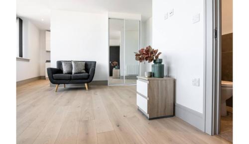 Finchley Modern Apartment - 1 Bedroom With Balcony