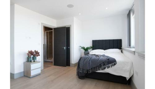 Finchley Modern Apartment - 1 Bedroom With Balcony