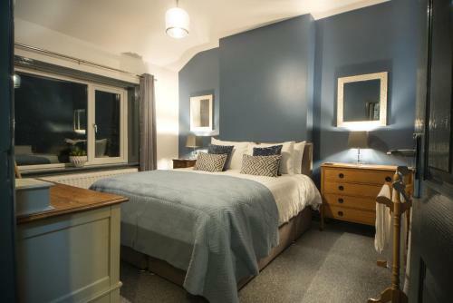 Barnston House