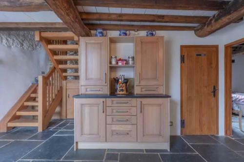 Boutique 5 Historic 2 Bed Devon Holiday Cottage