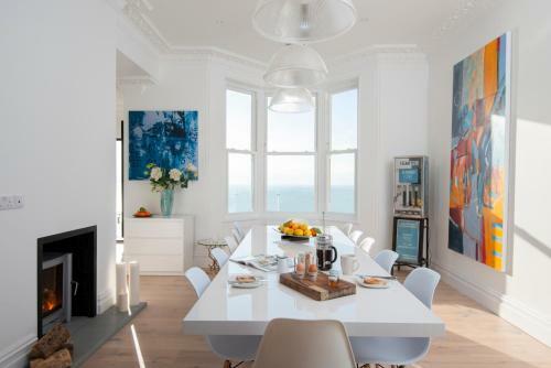 Saint Leonards-on-sea Villa Sleeps 11 With Wifi