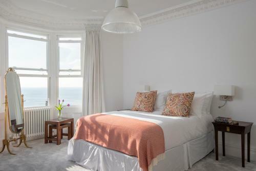 Saint Leonards-on-sea Villa Sleeps 11 With Wifi