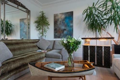 Saint Leonards-on-sea Villa Sleeps 11 With Wifi