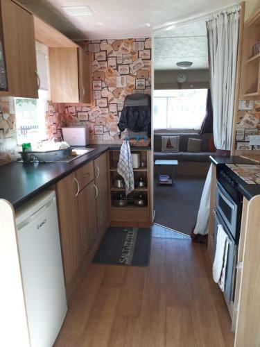Immaculate 3-bedroom Caravan On Combe Haven