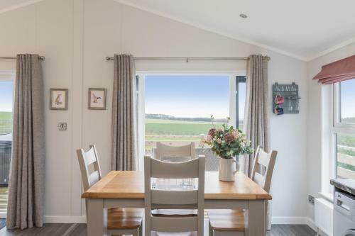Lodge Wolds Away