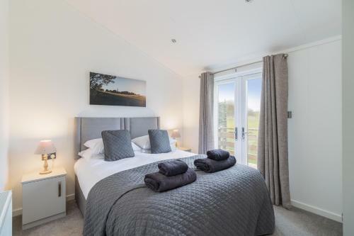 Lodge Wolds Away