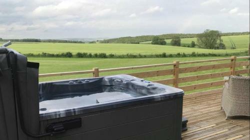 Lodge Wolds Away