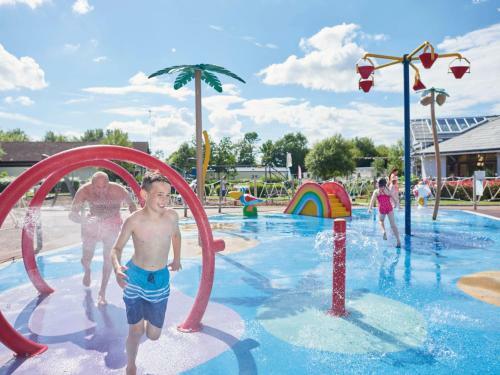 Holiday Home Thorpe Park-2