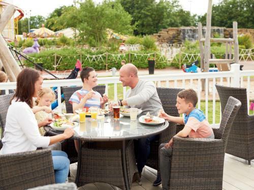 Holiday Home Thorpe Park-2