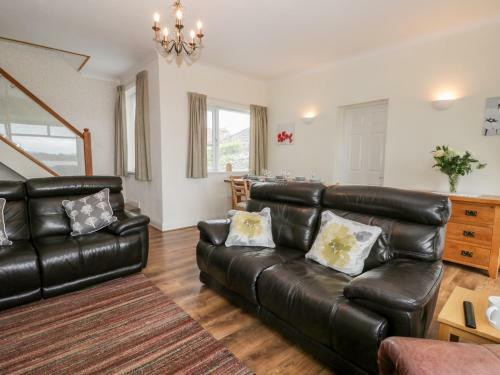 8 Mere View Avenue
