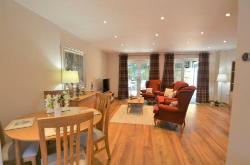 2 Ladymead Mews