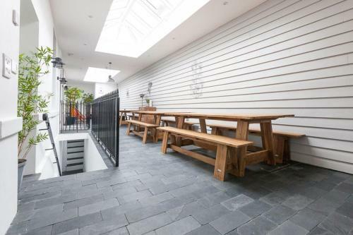 Tunnels Beaches - The Bath House