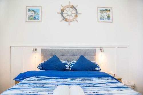 Hostal Marina View Guest House