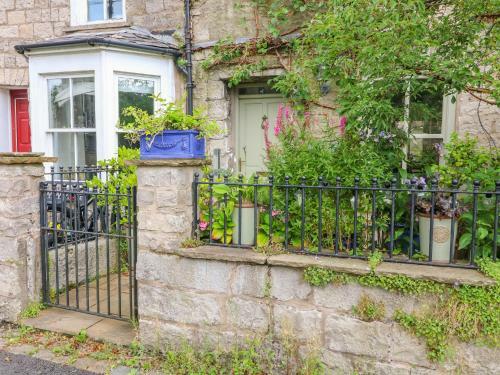 10 Castle Crescent