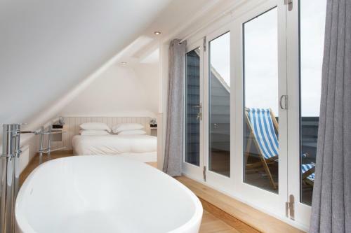 Hotel Boat House