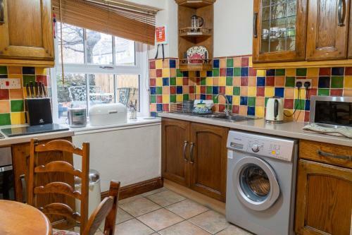 Toffeepot Cottage