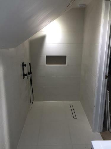 Hostal Private Double Room With New En-suite Shower Room