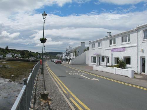 Hostal White Heather Hotel