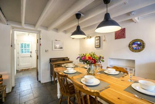 Station House - 2 Bedroom Holiday Home - Lamphey