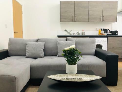 Showcase Apartments - Highcross House
