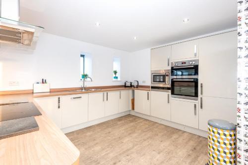 Captivating 4-bed House In Lincoln