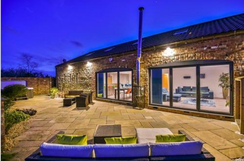 Captivating 4-bed House In Lincoln