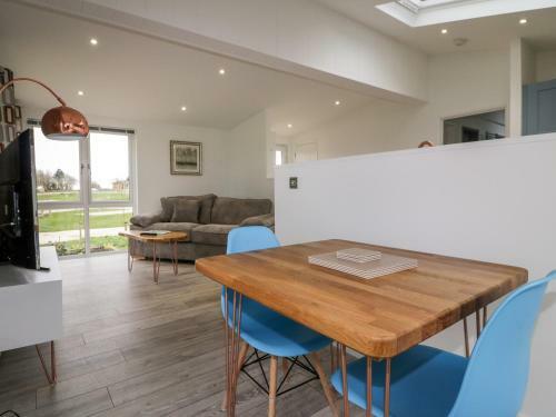19 Meadow Retreat