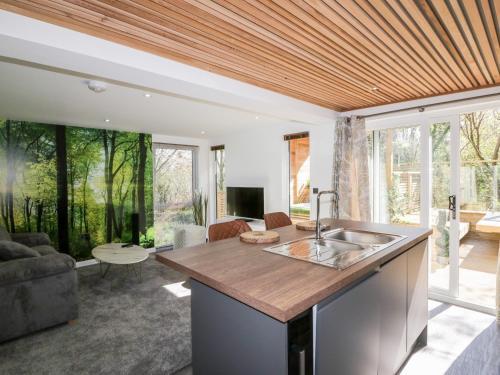 24 Meadow Retreat