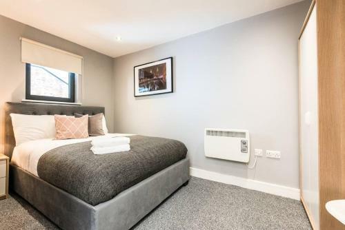 Gorgeous Central 2 Bed Apt - L1's Doorstep