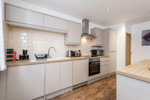 Prestige Stay Aparthotel - Cavern Quarter Party Apartments