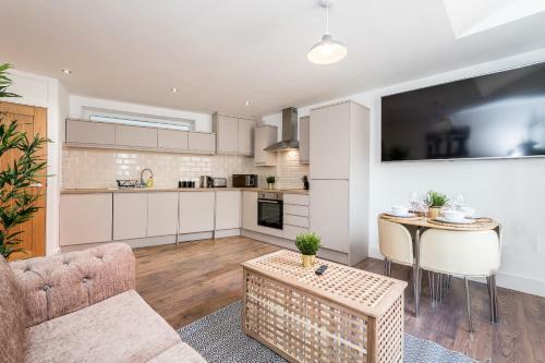 Prestige Stay Aparthotel - Cavern Quarter Party Apartments