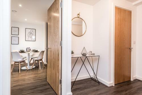 Luxury Apt With Free Parking