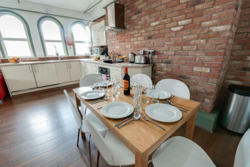 Book A Base Apartments - Sir Thomas Street