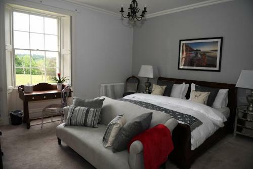 Bed & Breakfast Llwynhelig Manor